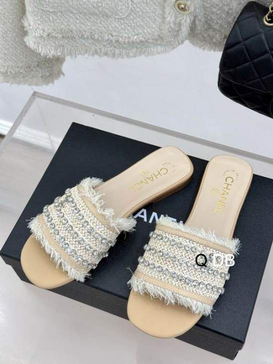 Picture of Chanel Slippers _SKUChanelsz35-40DB03133237